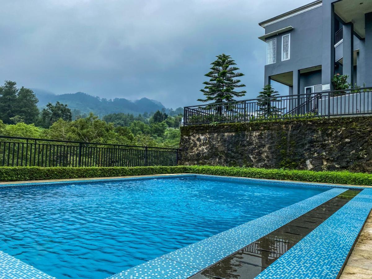 Vila dengan Pemandangan Taman