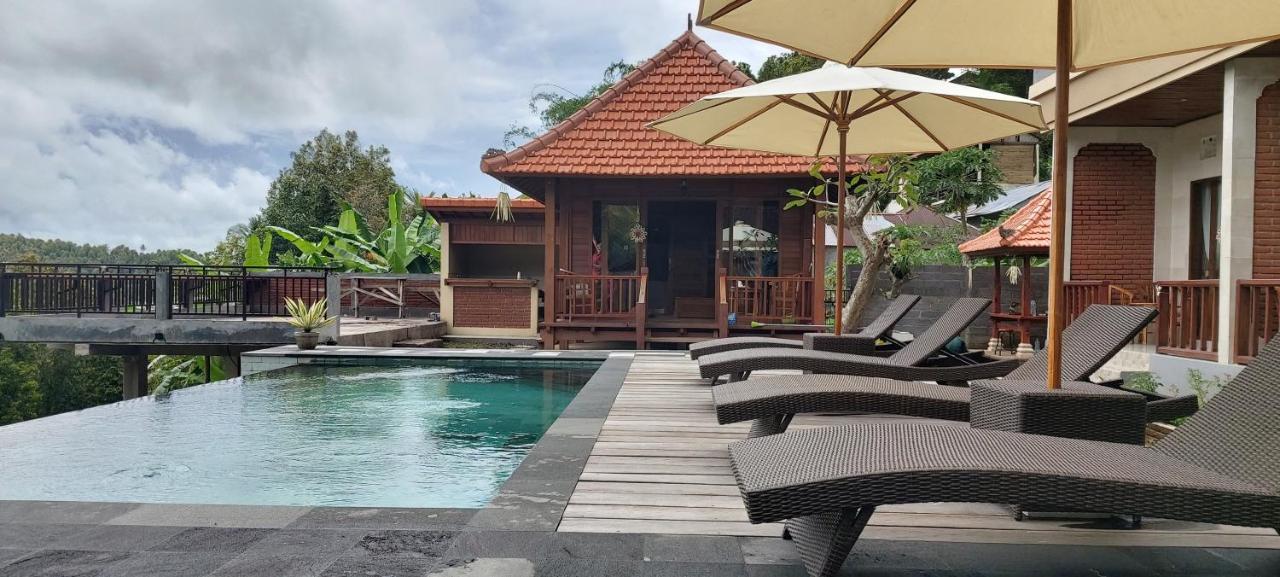 Bungalow with Bathtub