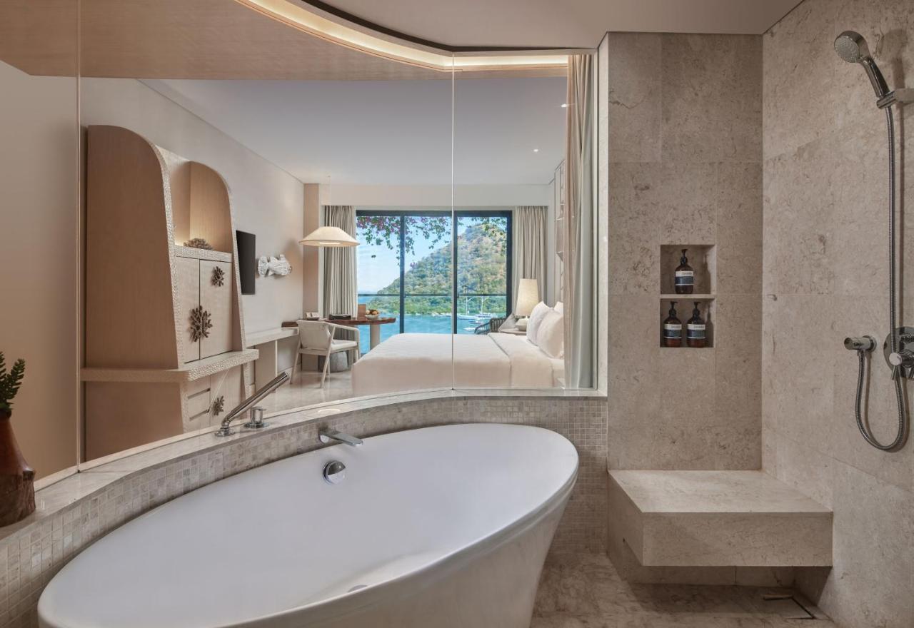 Deluxe Full Ocean View Twin Room