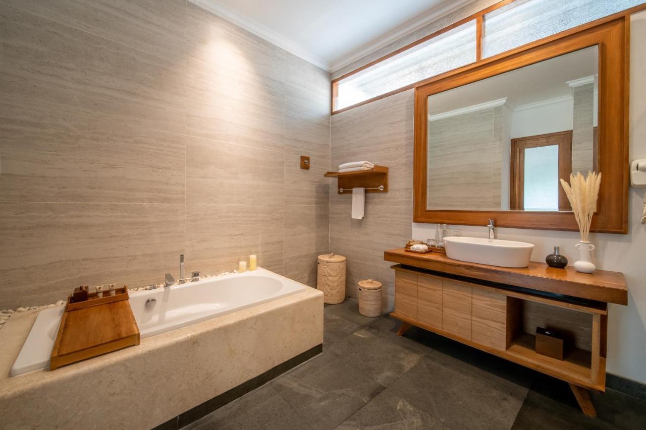 Suite dengan Pemandangan Taman
