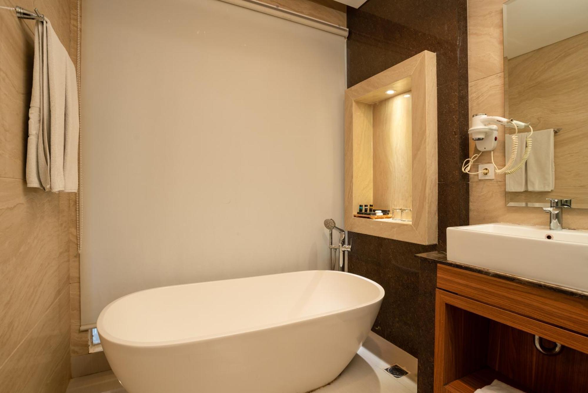 Junior Queen Suite Balcony