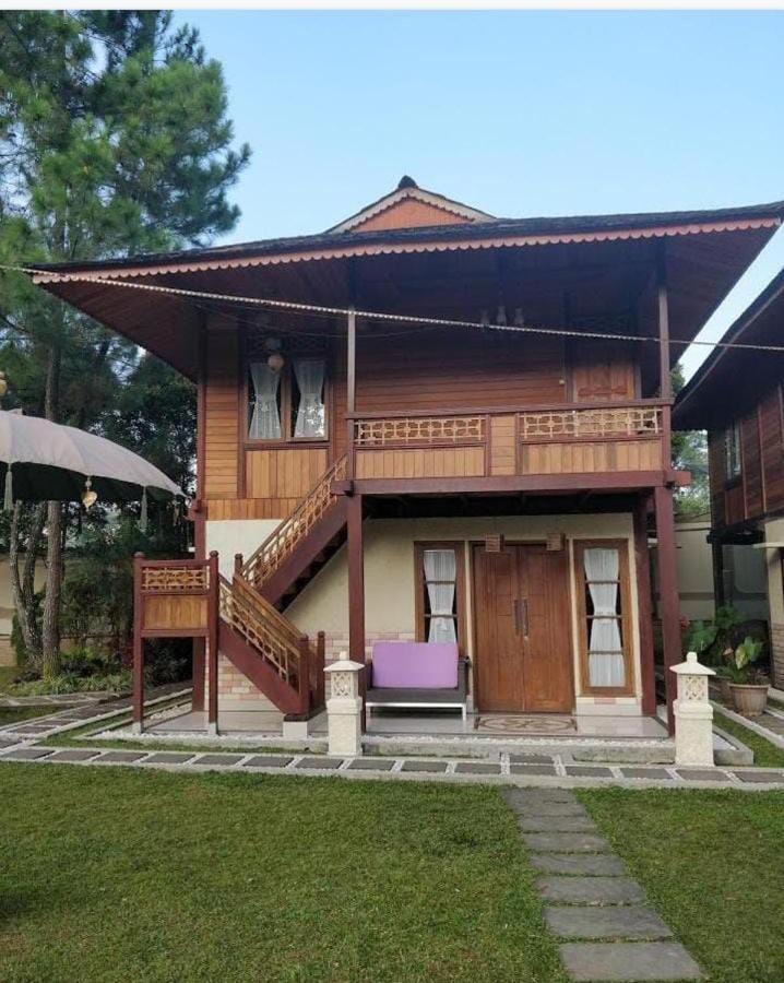 Vila 3 Kamar Tidur di Vila Kaca Kecil