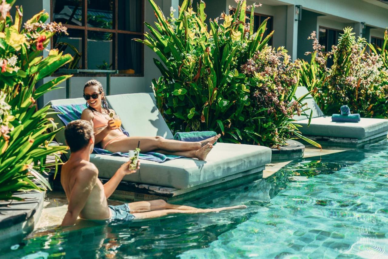 Deluxe Poolside Room