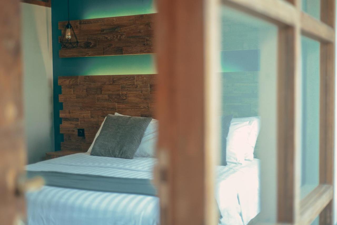 Deluxe Poolside Room