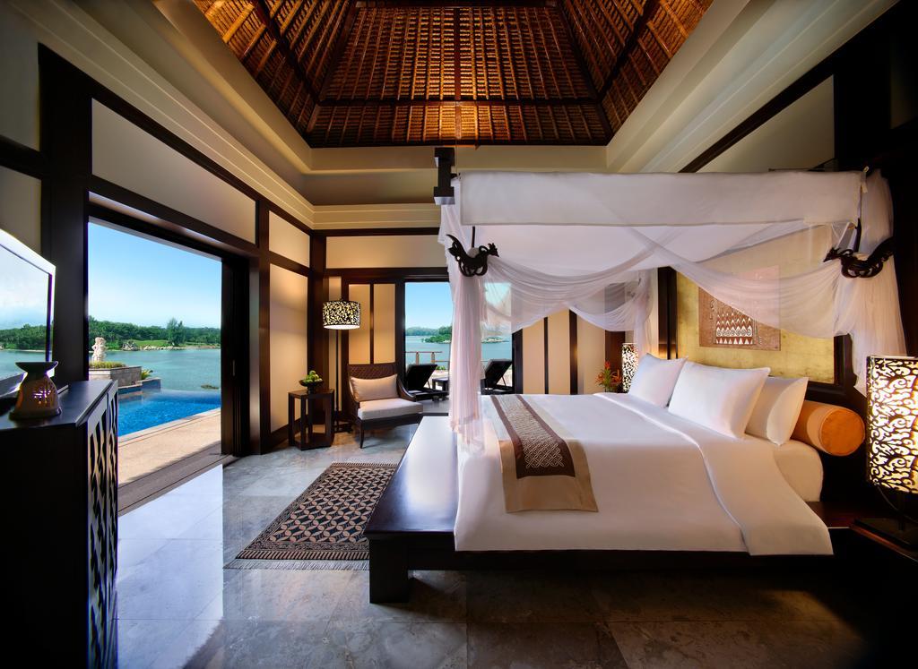 Villa con 2 Camere da Letto, Vista Oceano e Piscina a Sfioro