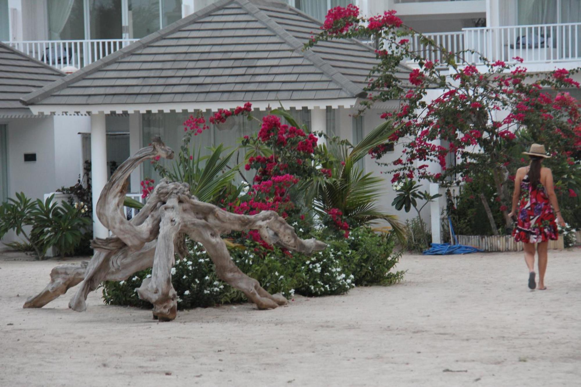 Beach Bungalow Partial Sea View