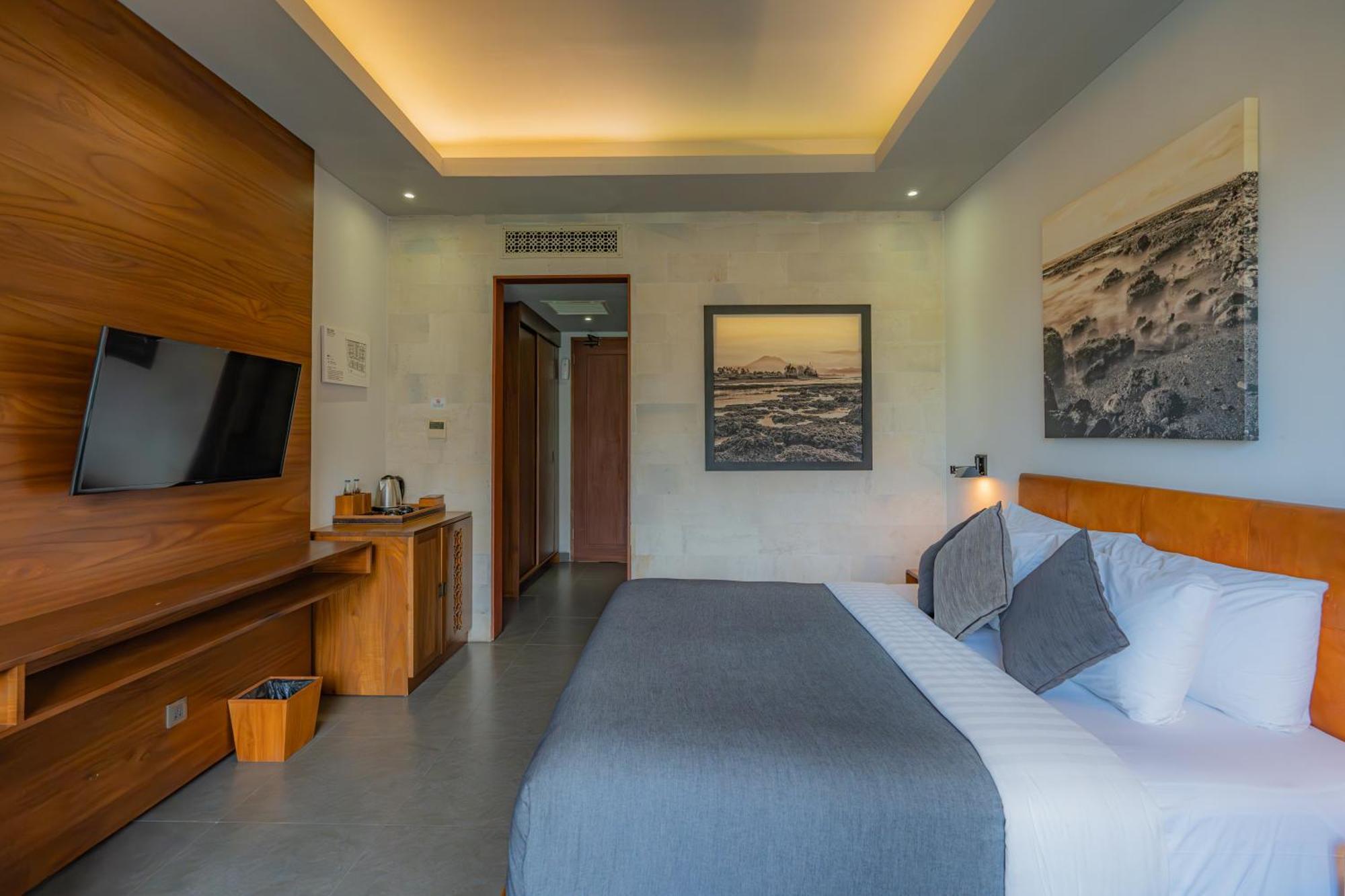 Deluxe Double or Twin Room Pool View