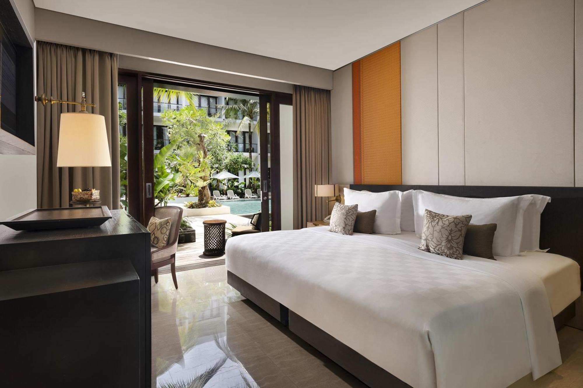 Deluxe Room Pool Access