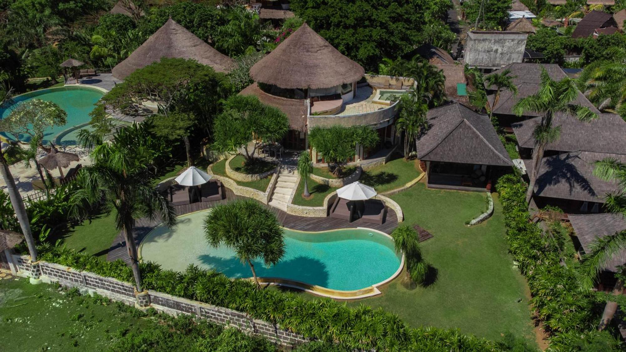 Three-Bedroom Villa with Private Pool and Sea View