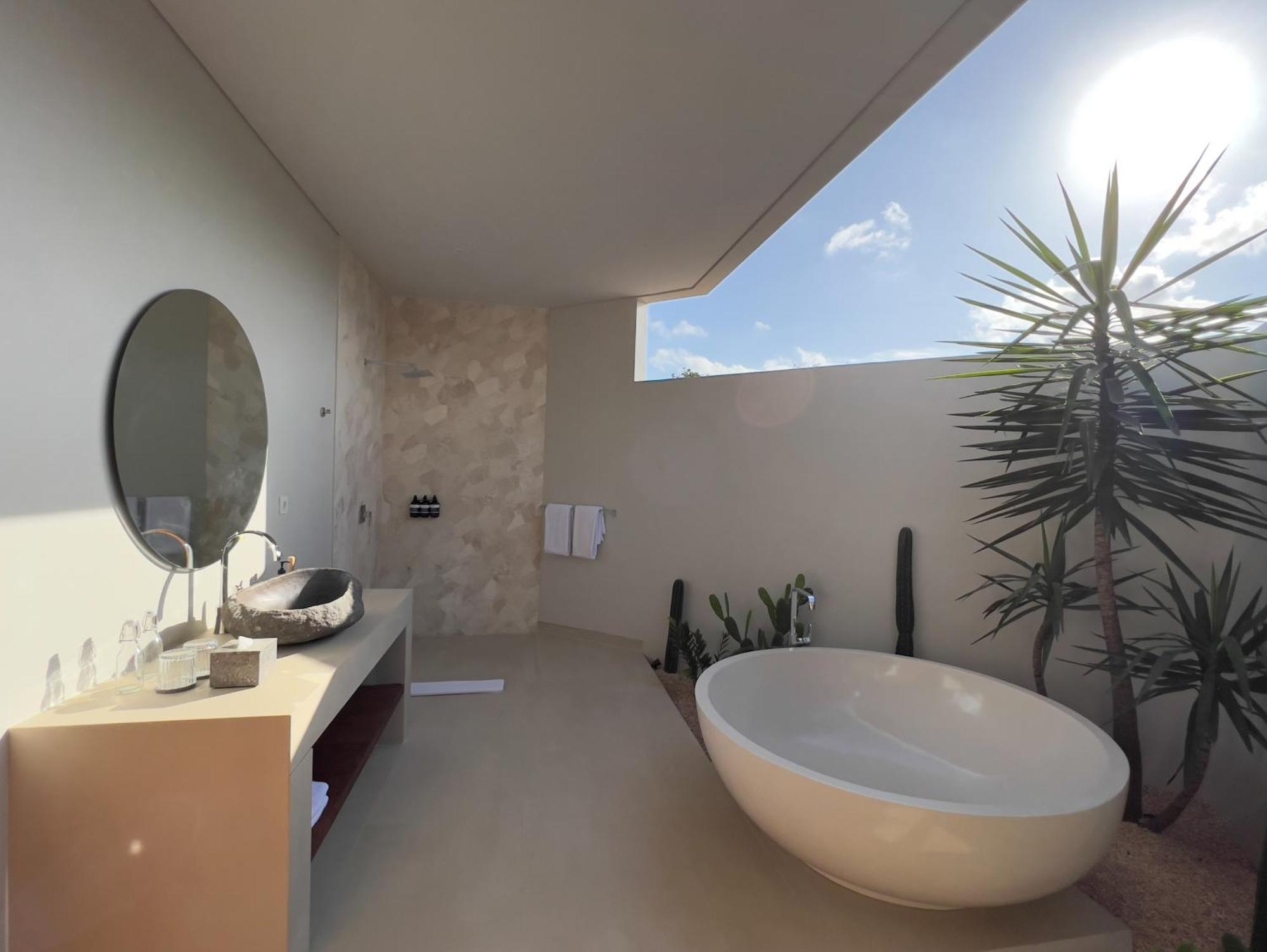Deluxe Double Room Bath