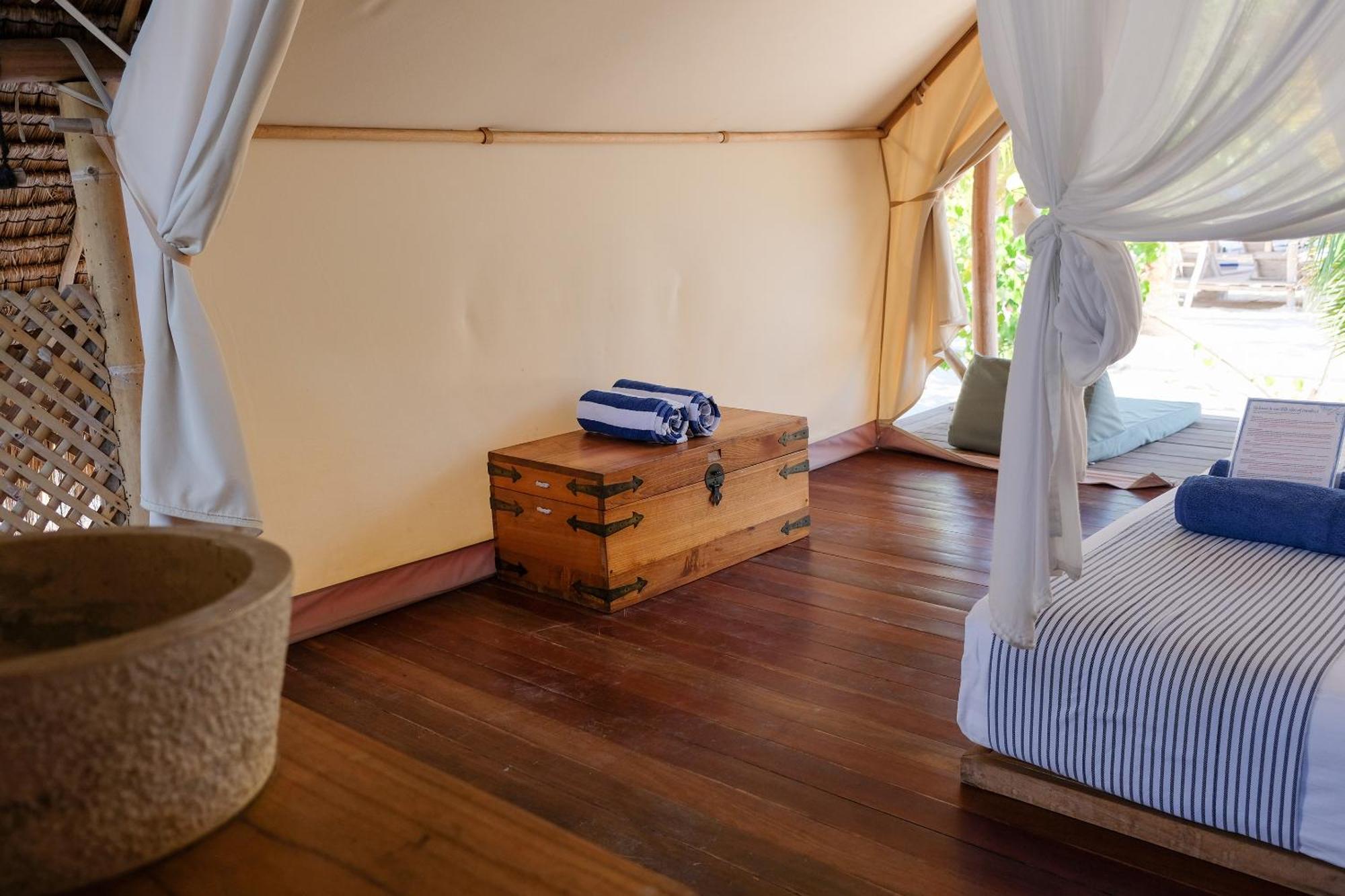 Glamping Sweet Backstage Adults Only
