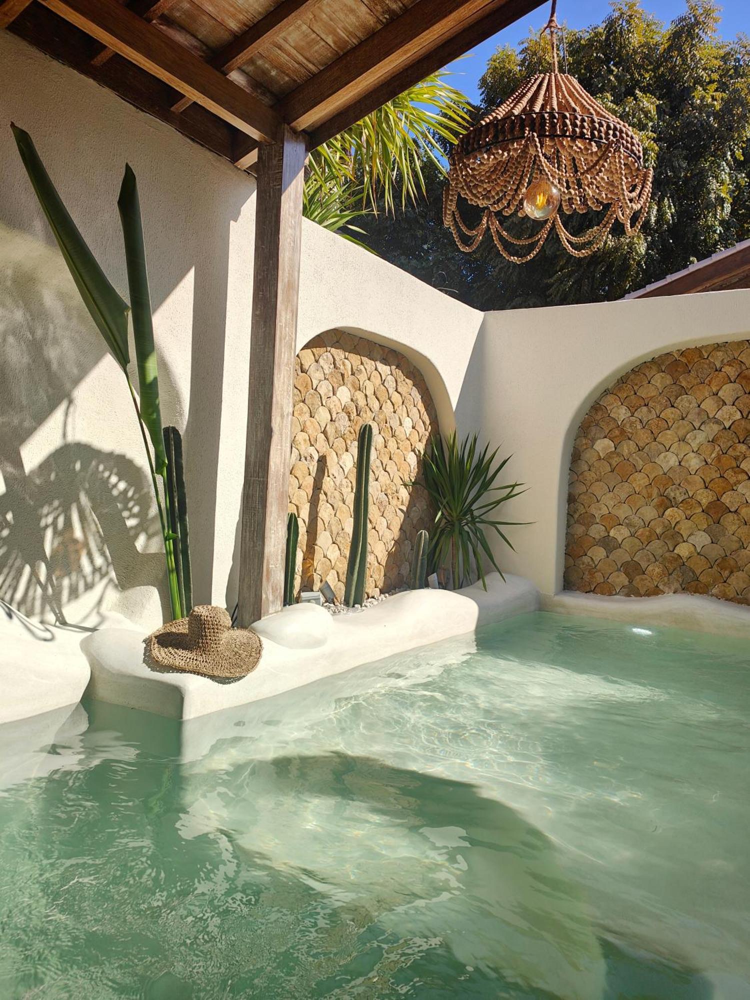 Honeymoon Private Jacuzzi Pool Villa