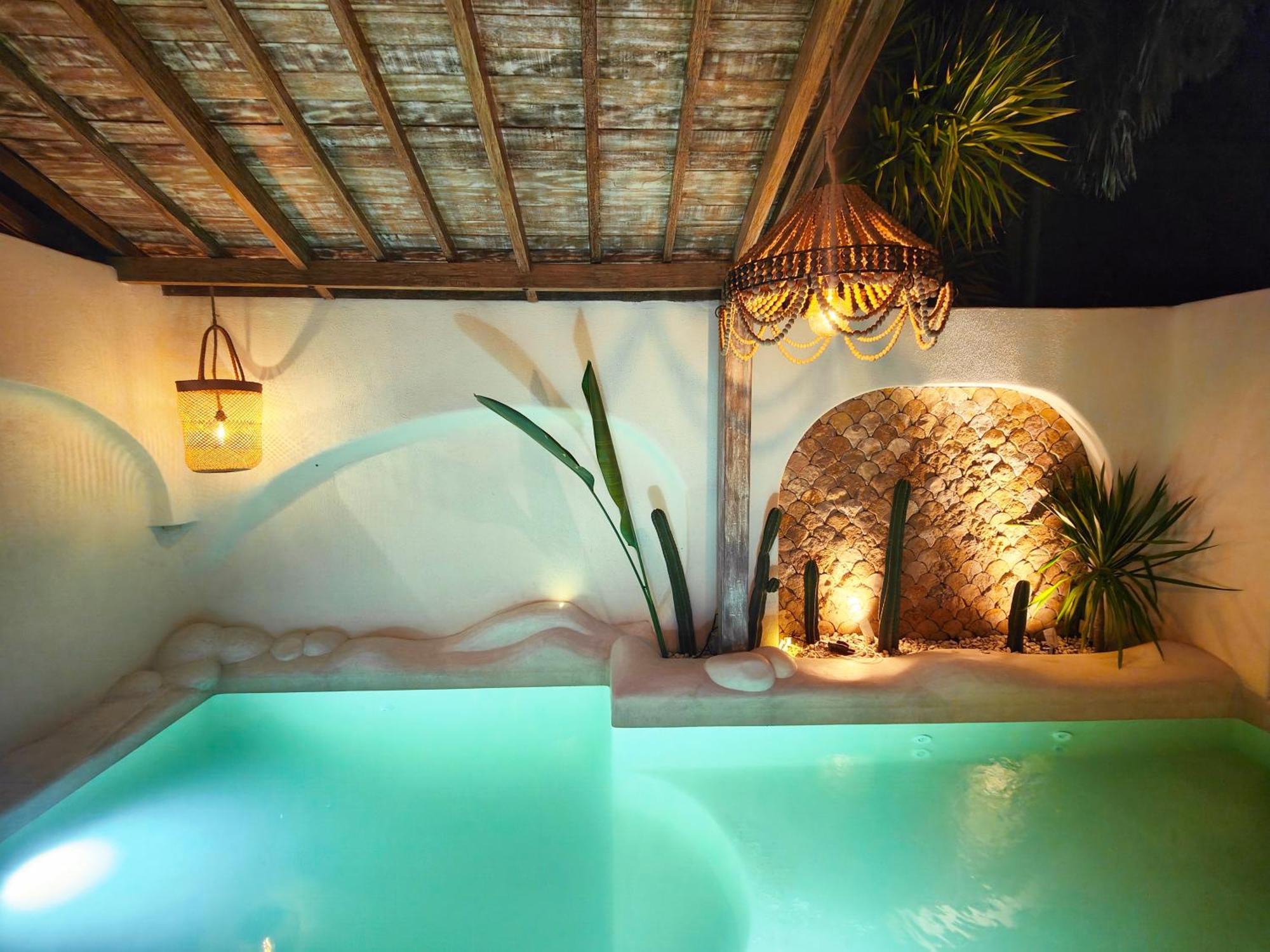 Honeymoon Private Jacuzzi Pool Villa