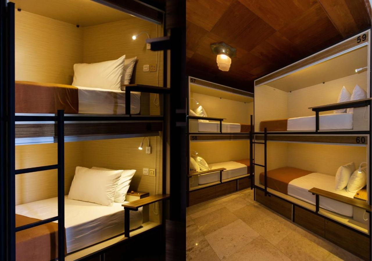 Tempat Tidur di Kamar Asrama Campuran 4-Tempat Tidur