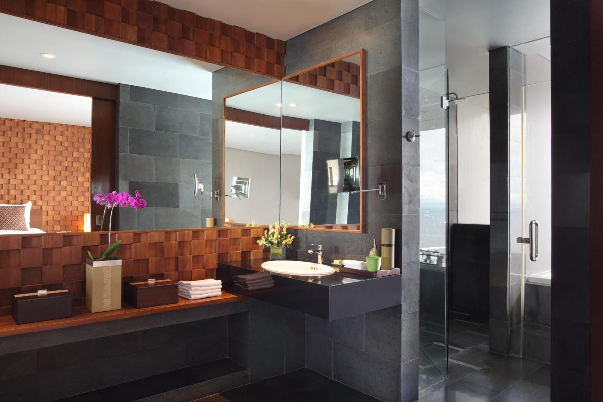 Ocean Front Pool Suite Benefits
