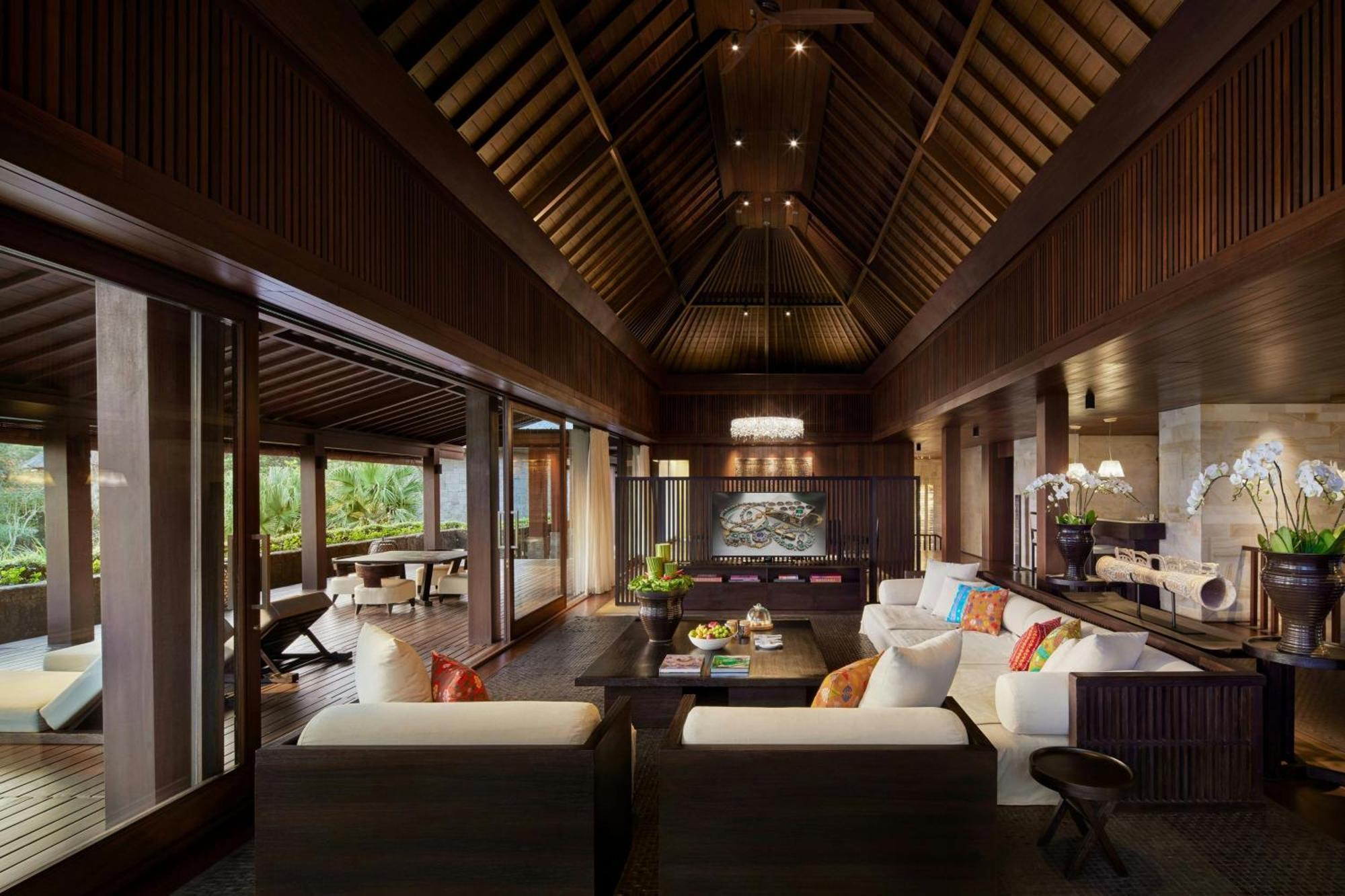 Three-Bedroom Mansion Private Pools