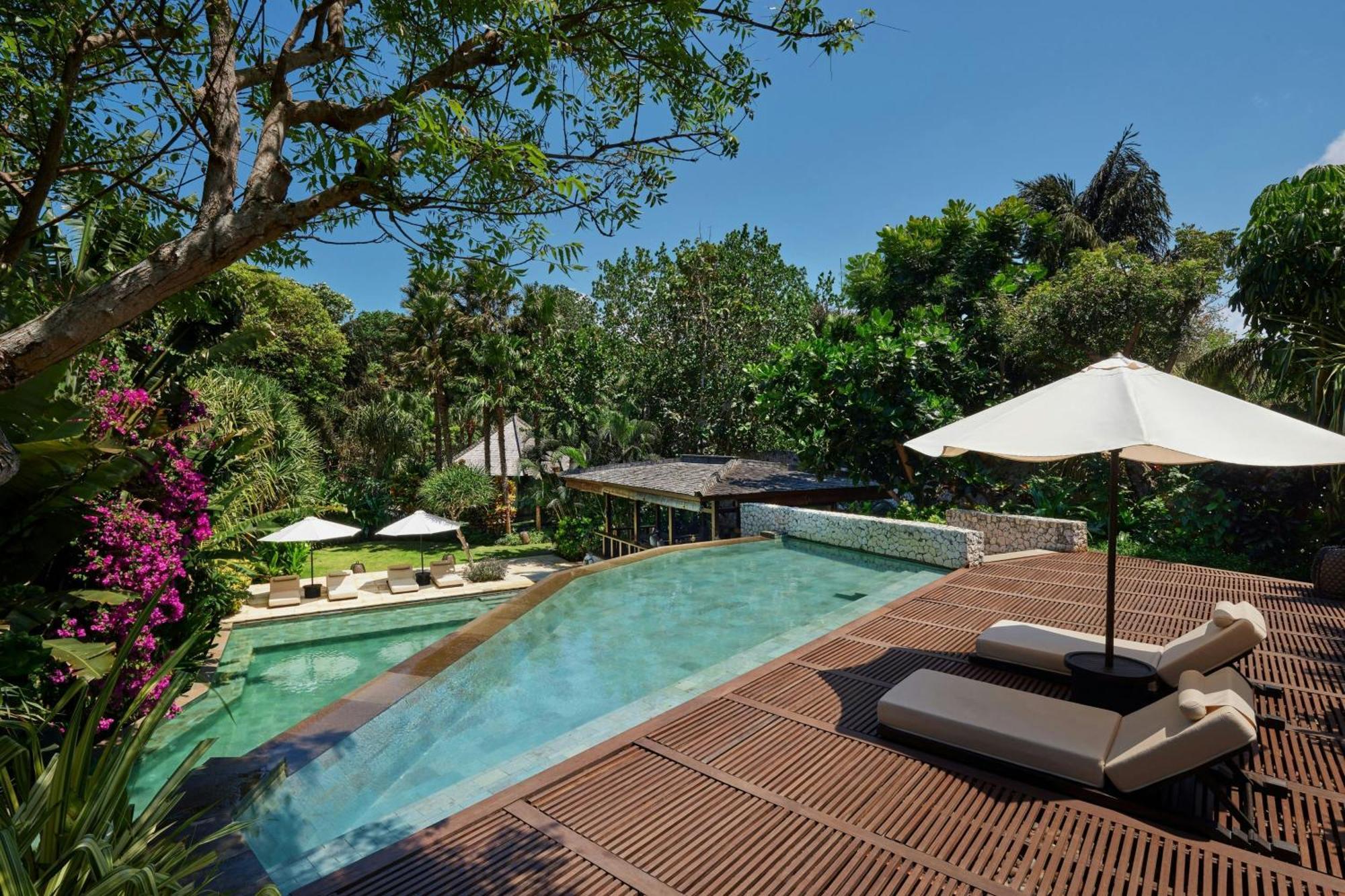 Three-Bedroom Mansion Private Pools