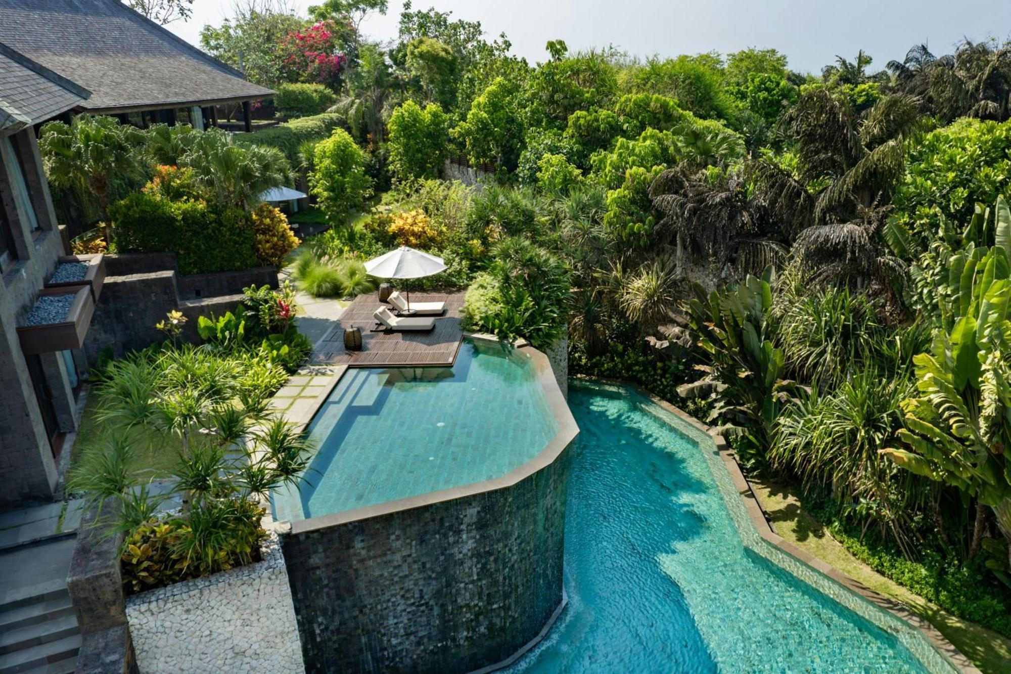 Three-Bedroom Mansion Private Pools