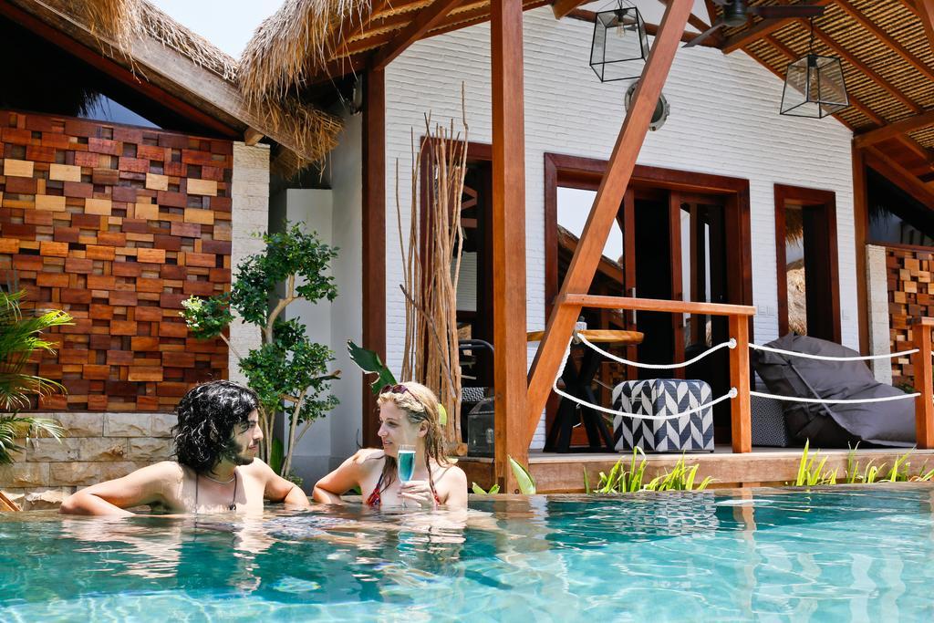 Deluxe Triple Pool View