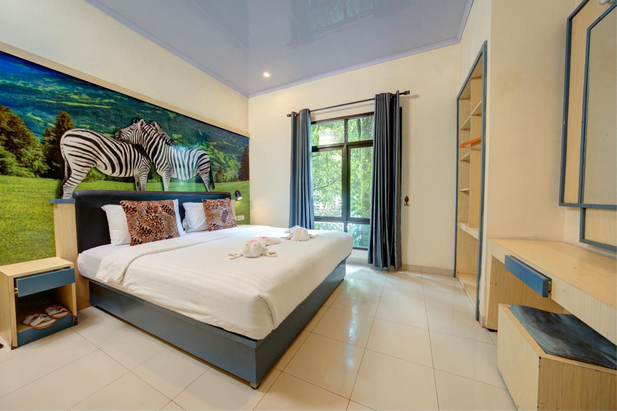 Zebra Deluxe Three-Bedroom Bungalow