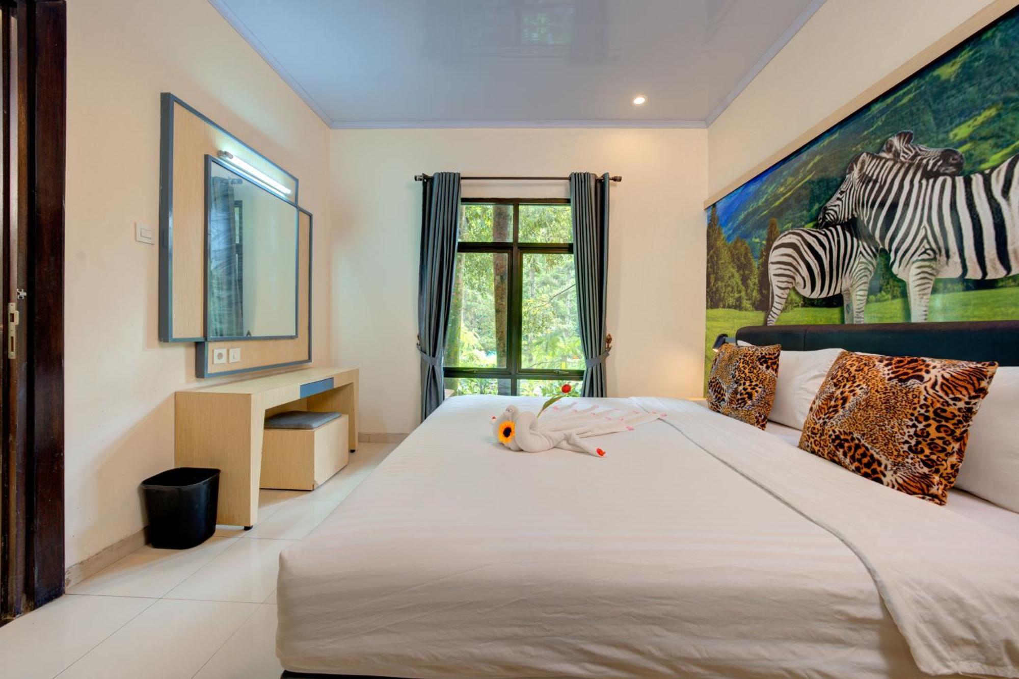 Zebra Deluxe Three-Bedroom Bungalow