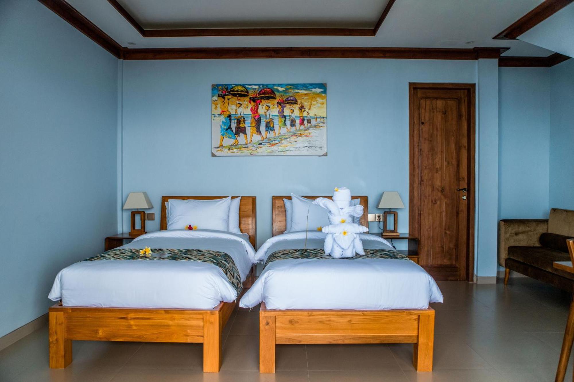 Grand Deluxe Twin Beachfront View Lower Floor