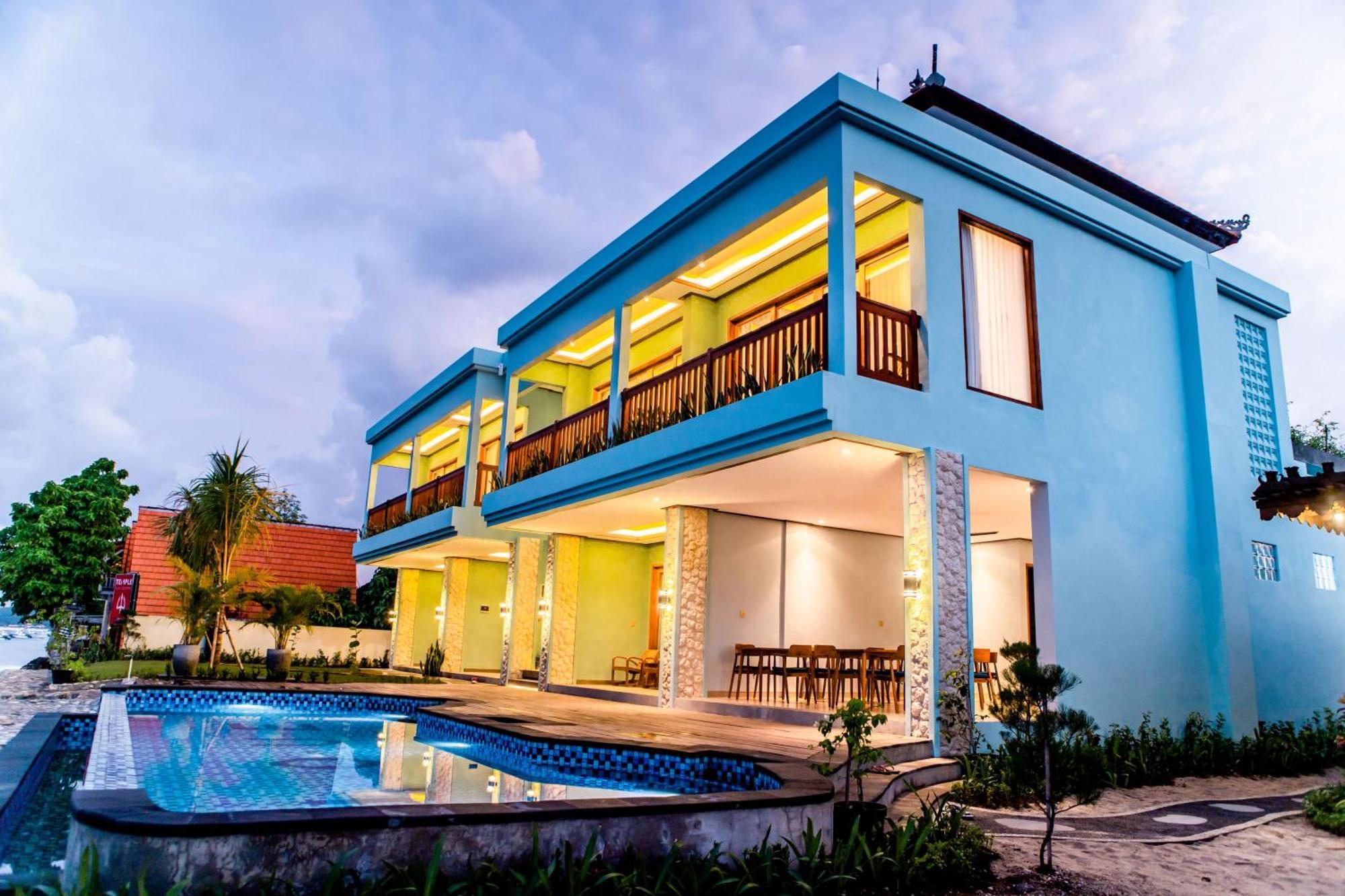 Grand Deluxe Twin Beachfront View Lower Floor
