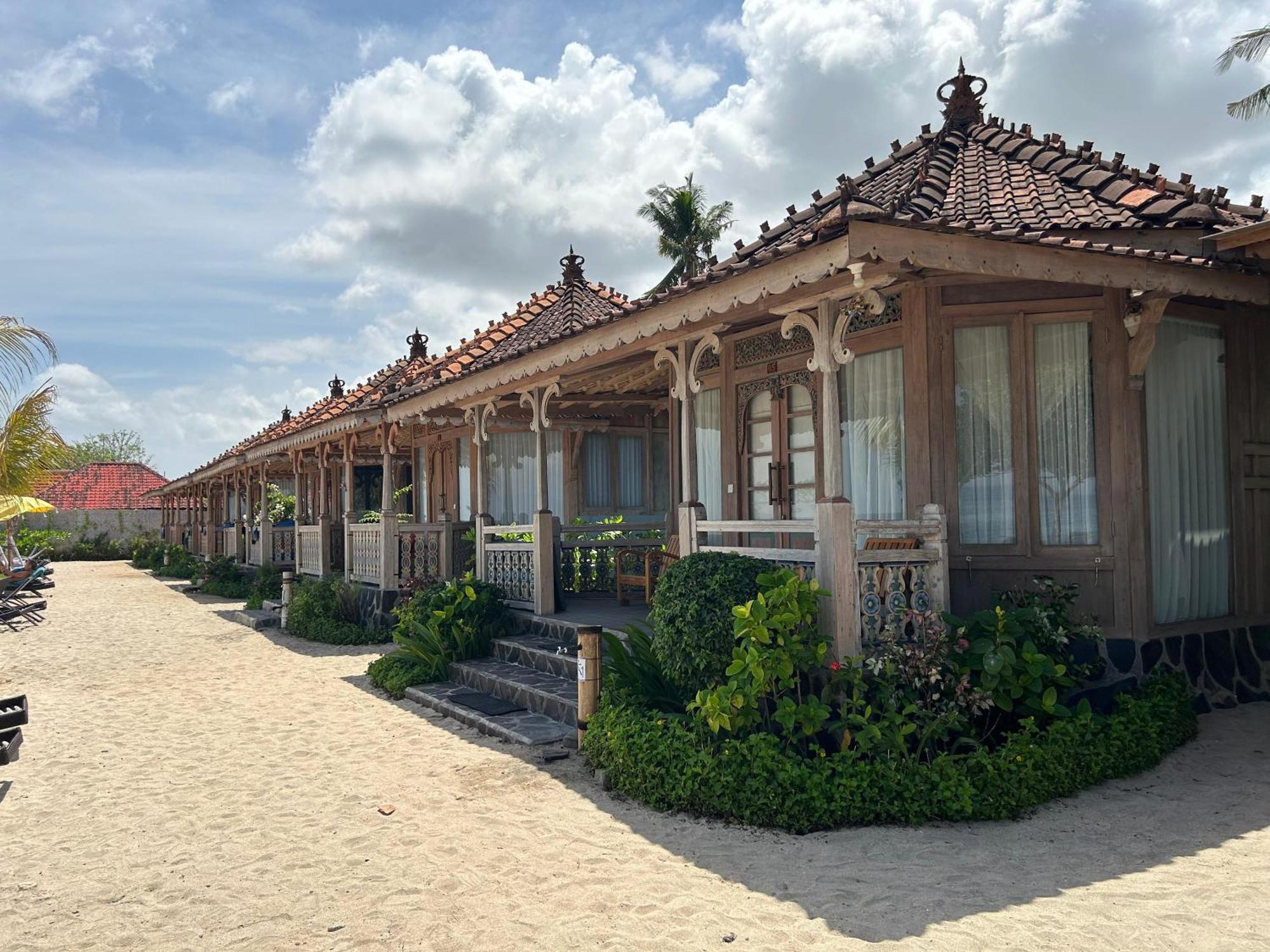 Grand Deluxe Twin Bungalow Beachfront View