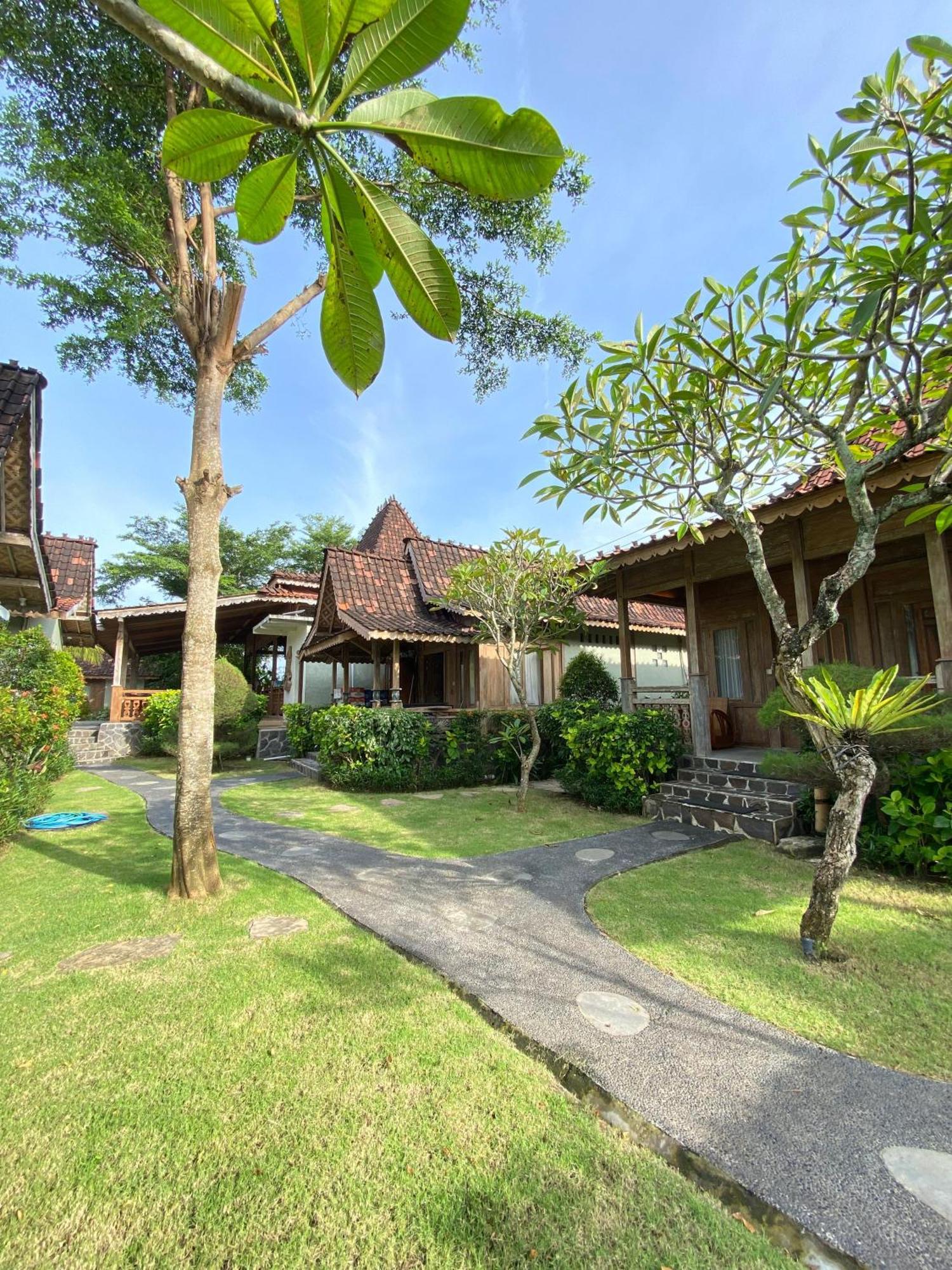 Deluxe Twin Bungalow Garden View