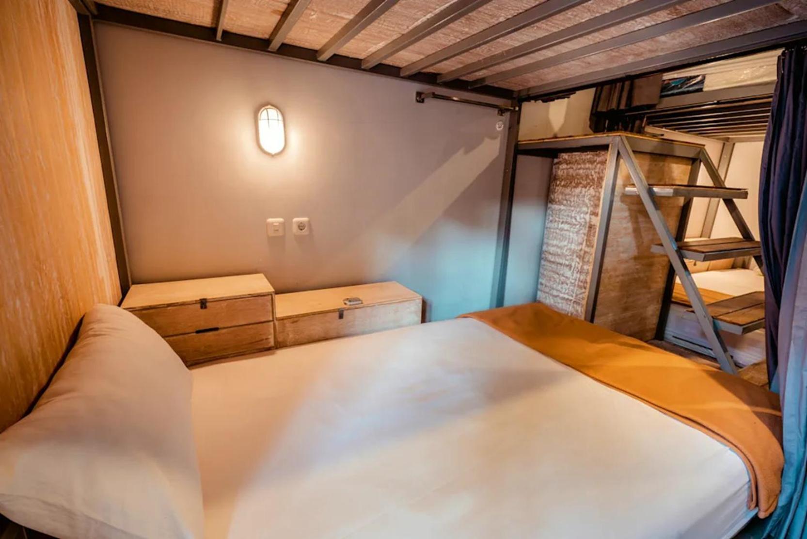 Bed 8-Bed Mixed Dormitory Room