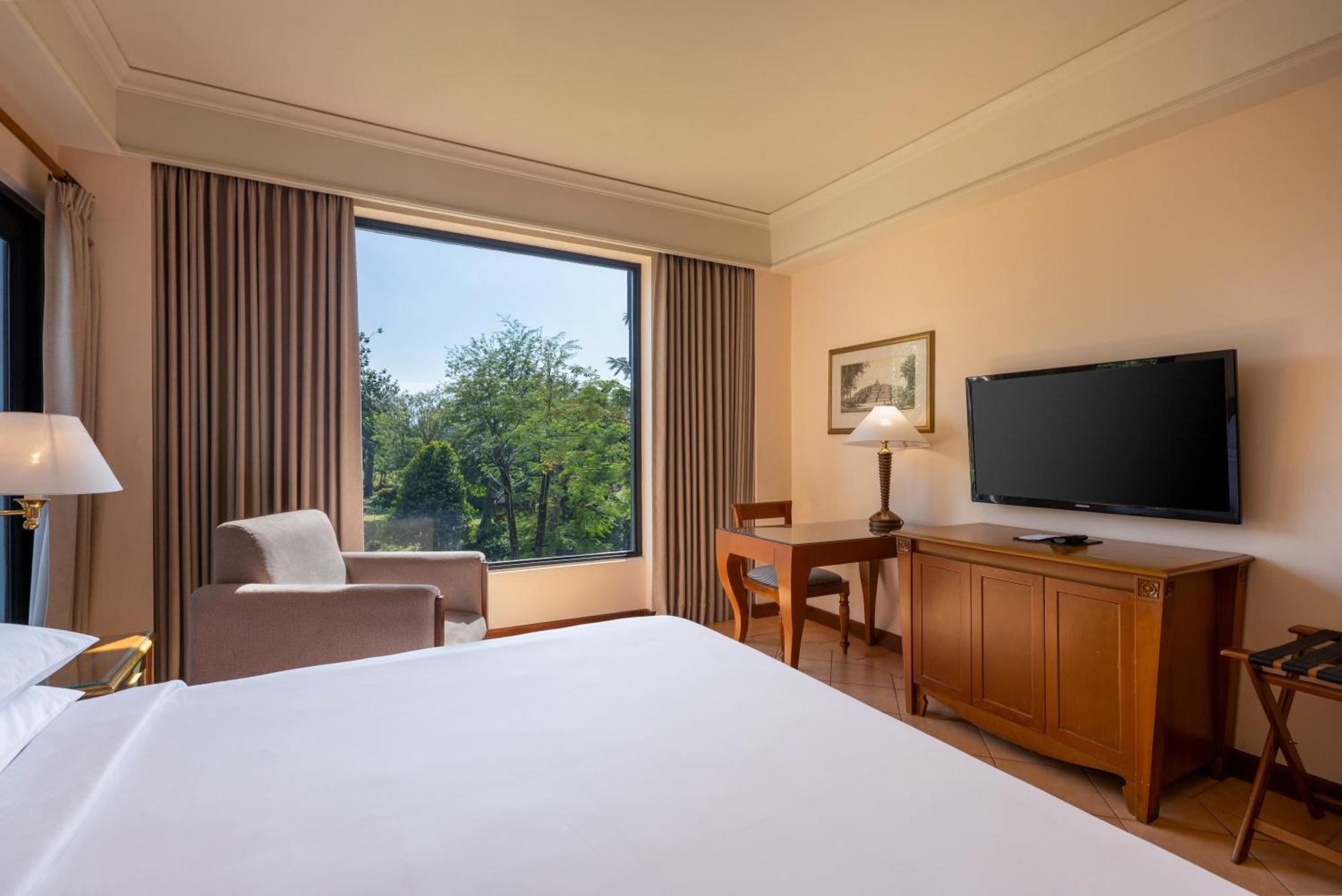 Deluxe King Room Balcony or Terrace