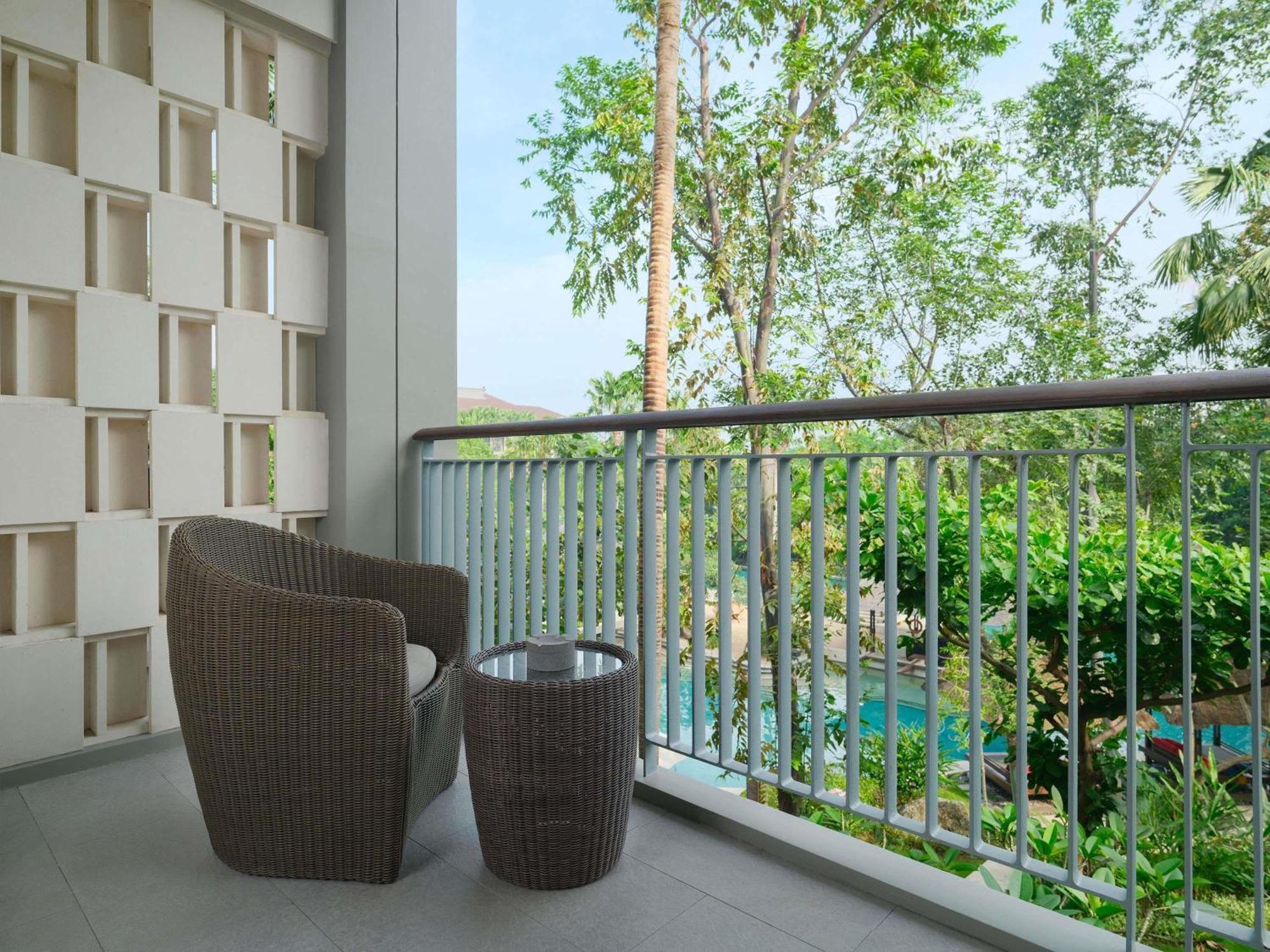 Classic King Room Pool View Daily Chocolate Hours Daily Resort Activities