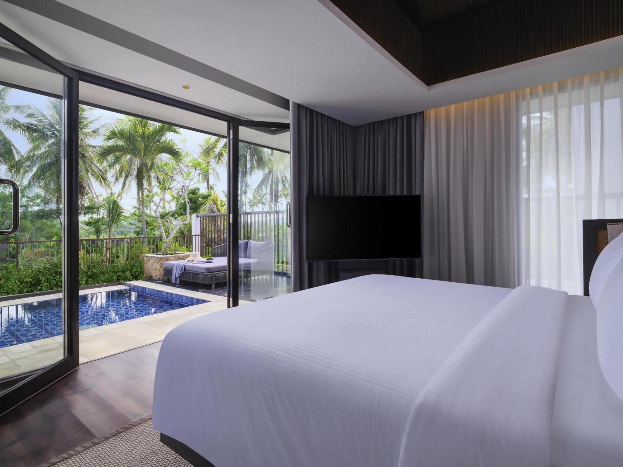 Garden King Suite Sundeck Plunge Pool