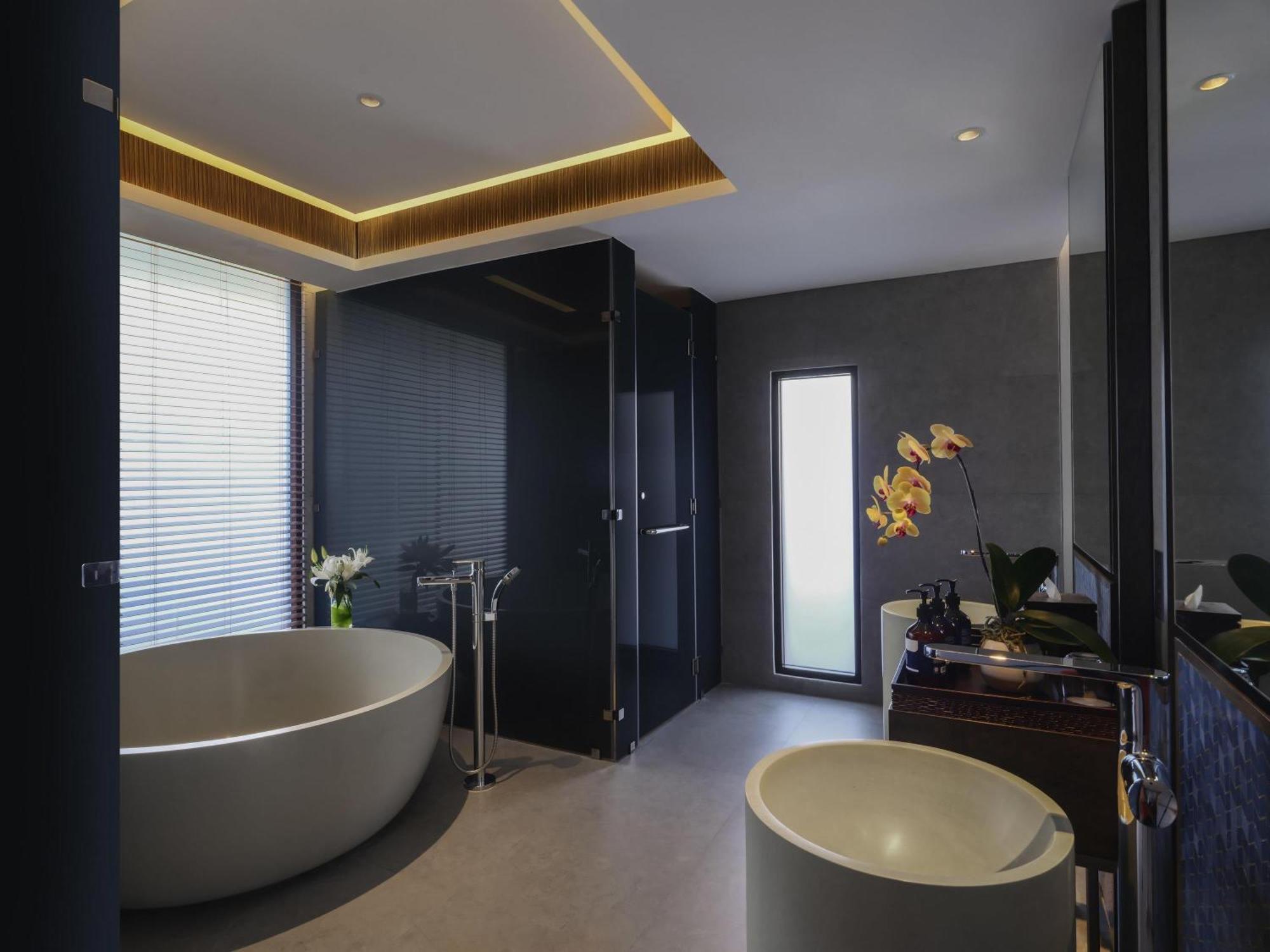 Garden King Suite Sundeck Plunge Pool