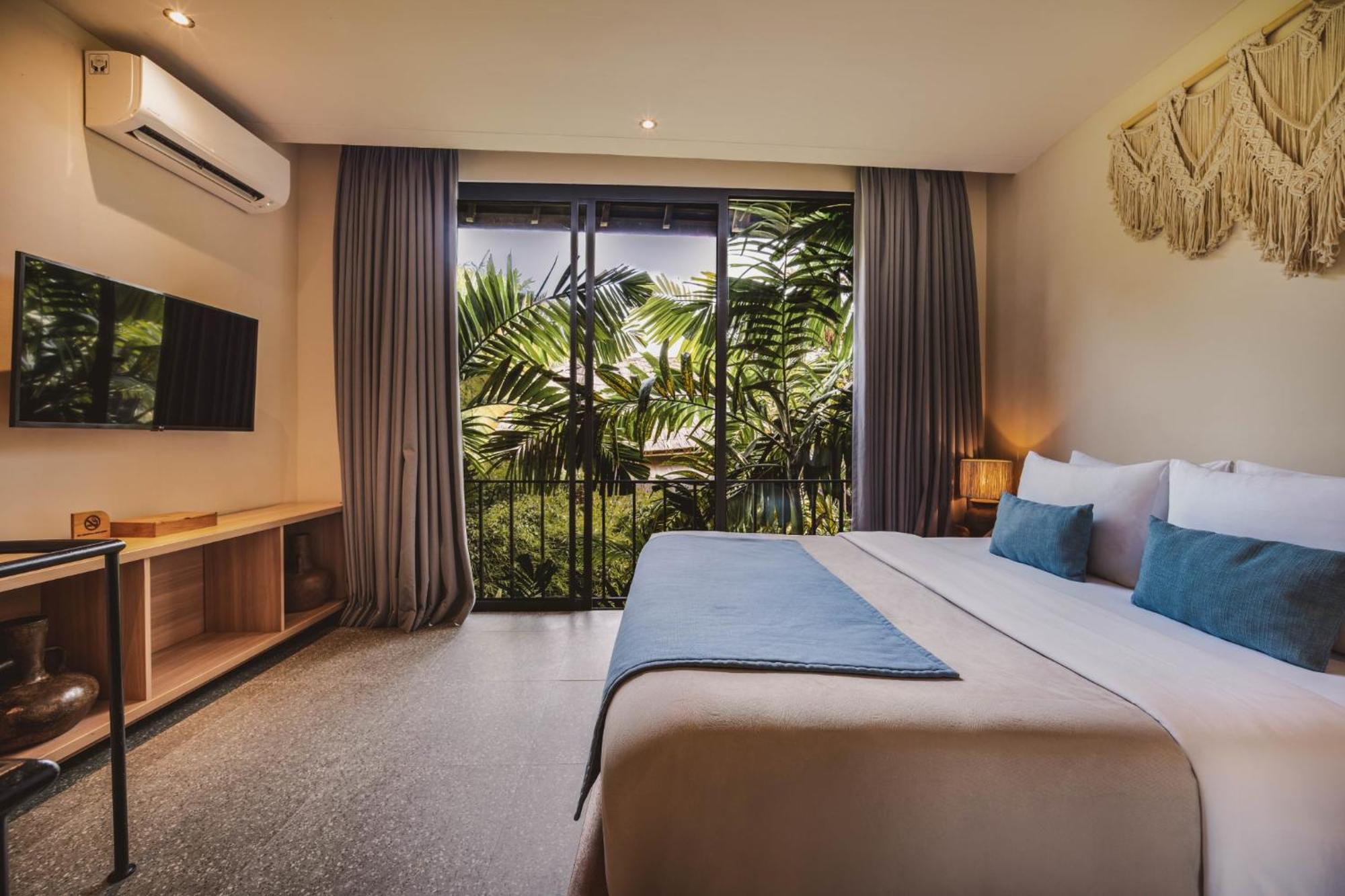 Winding Stair Suite Garden View