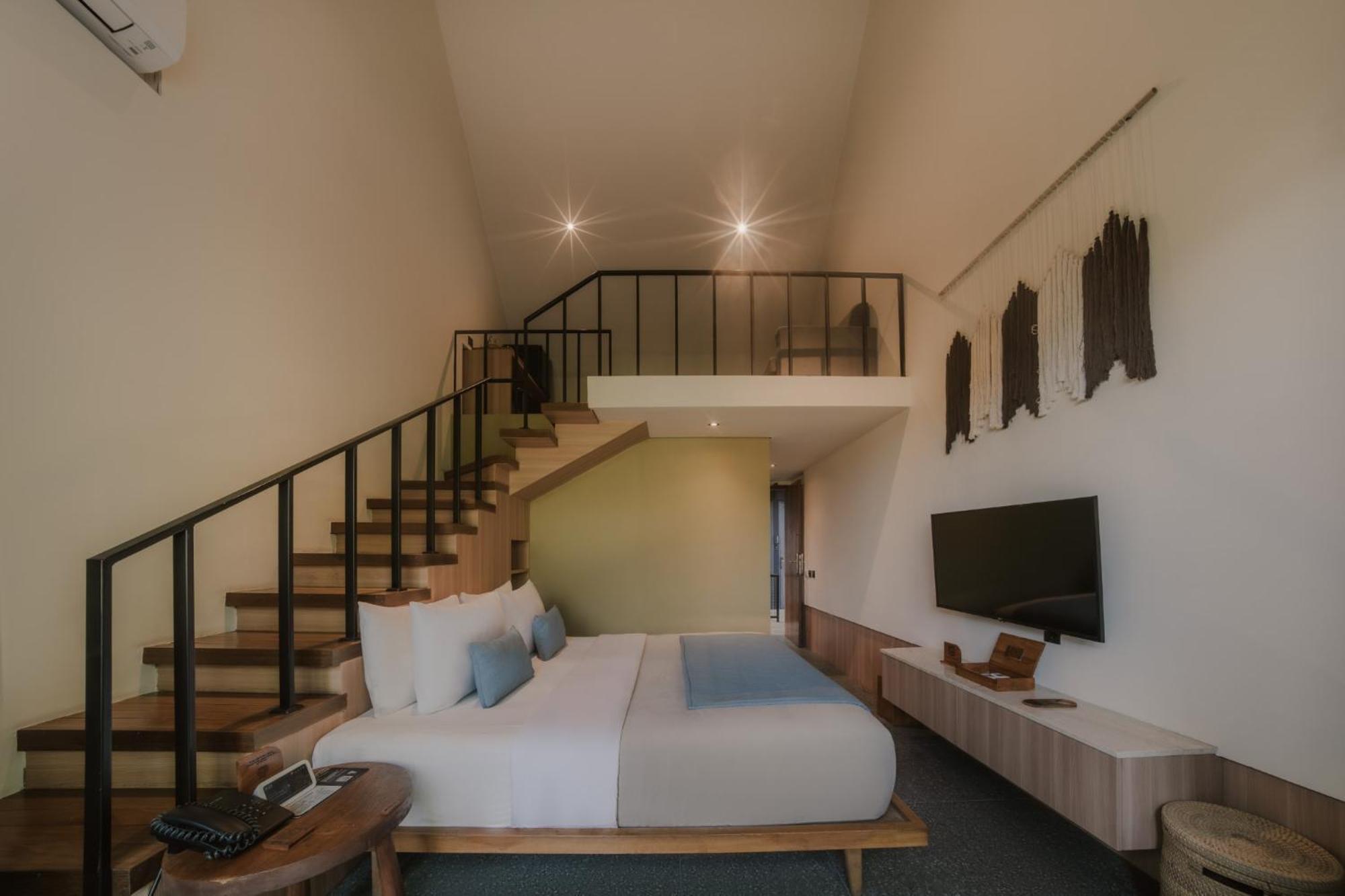 Mezzanine Suite Room