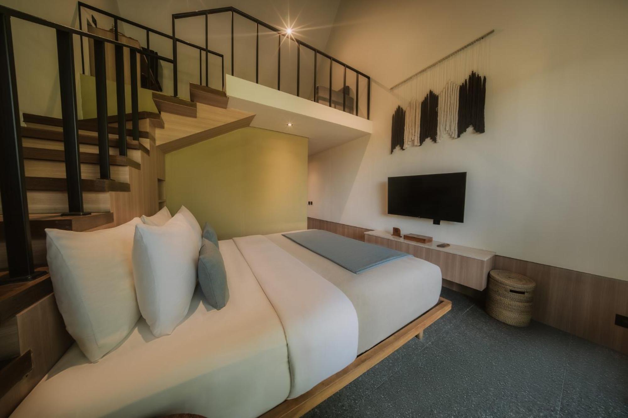 Mezzanine Suite Room