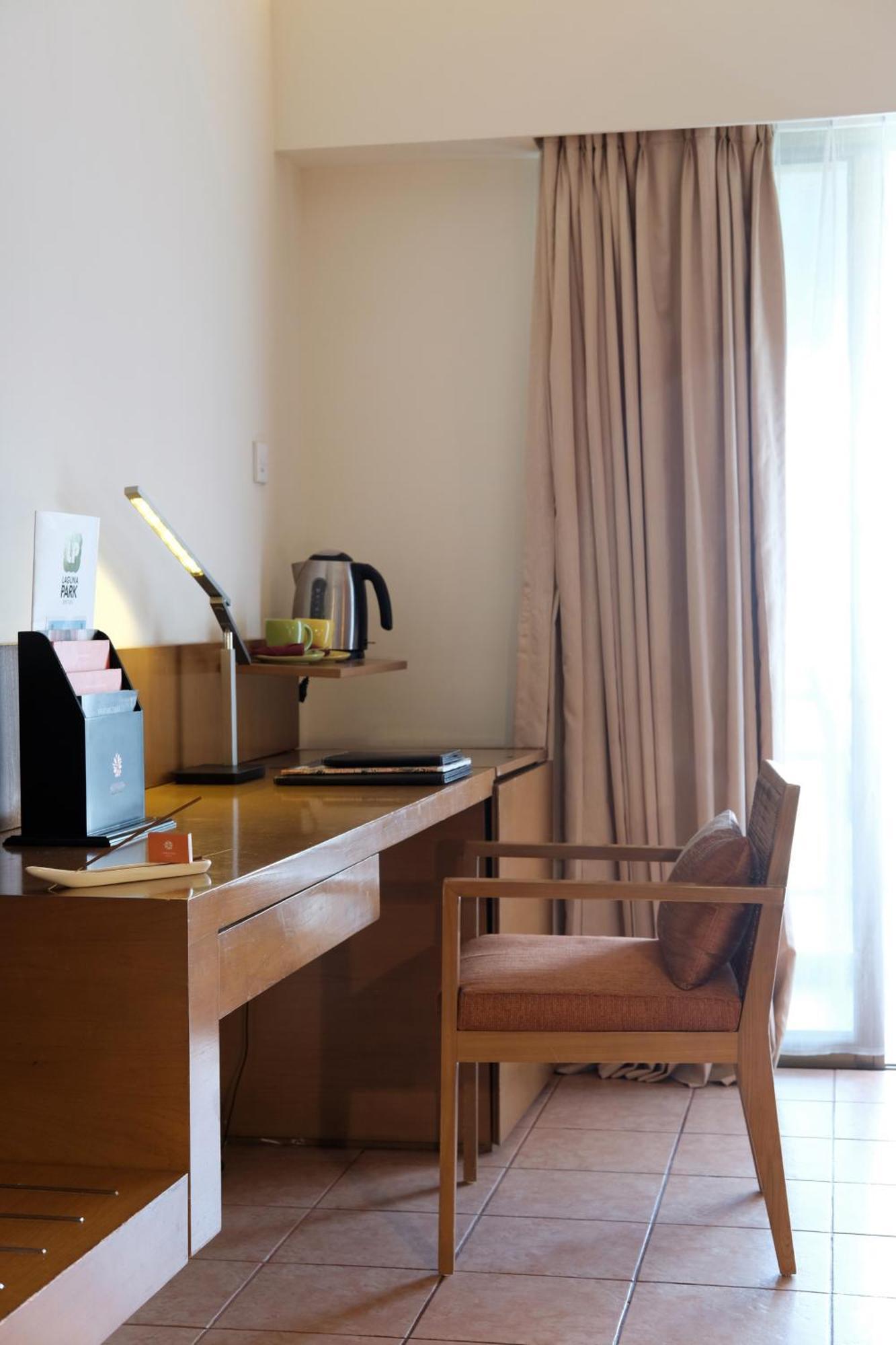 Sea Breeze Room – Queen - Free Return Transfer (BBT Terminal-Resort)