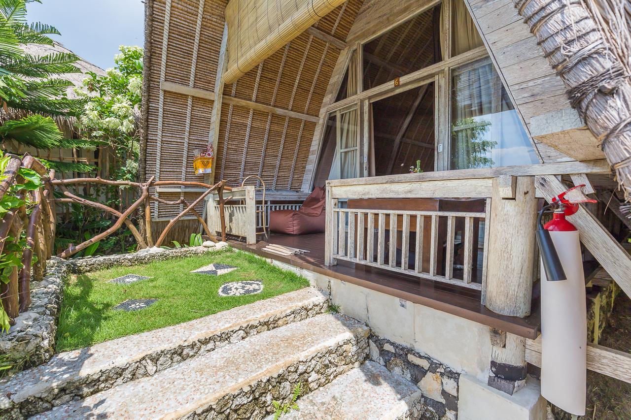 Beachfront Master Deluxe Bungalow Sea View