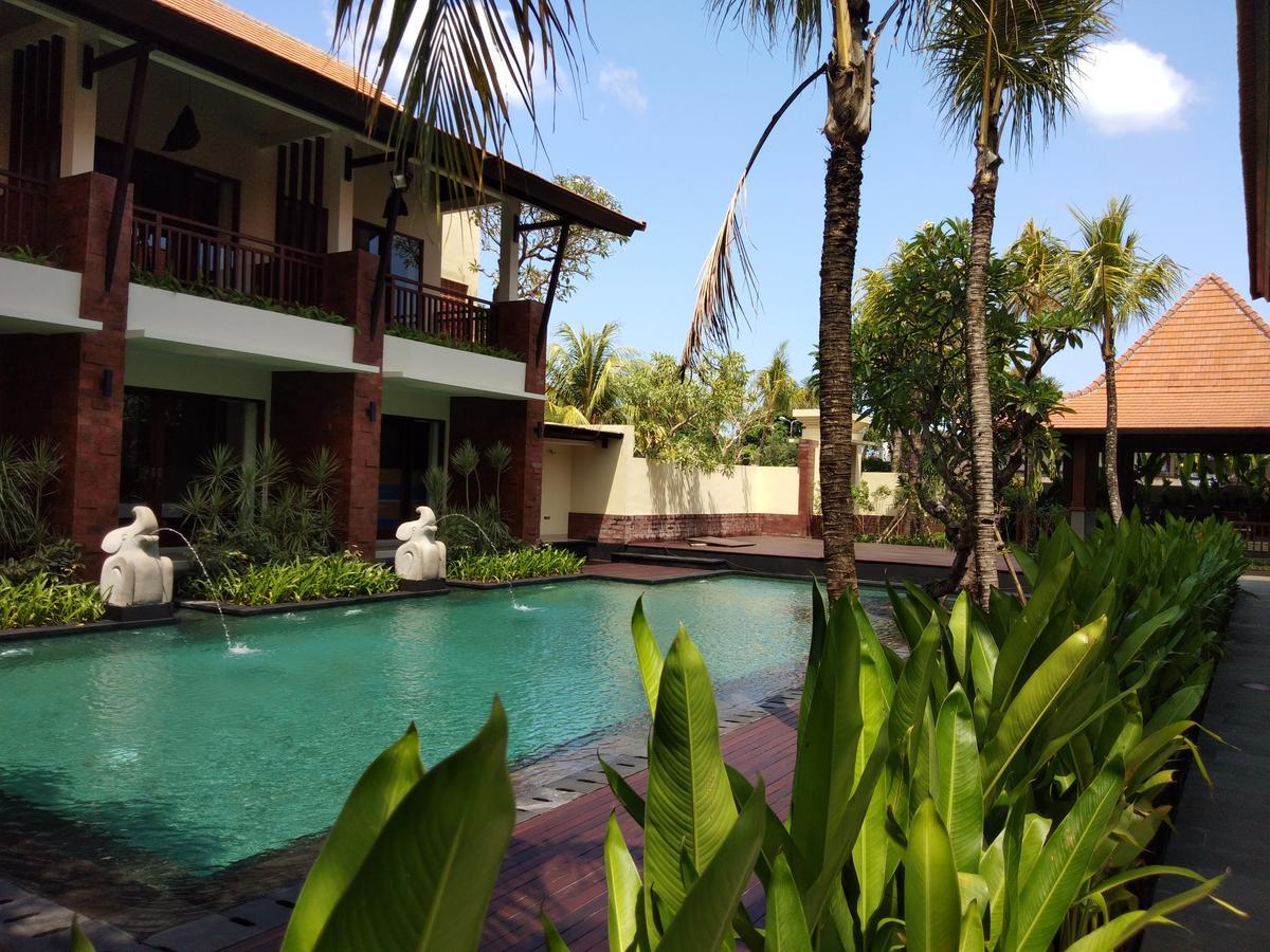 Kamar Double dengan Akses Kolam Renang