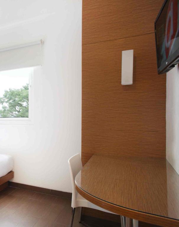 Smart Queen Room