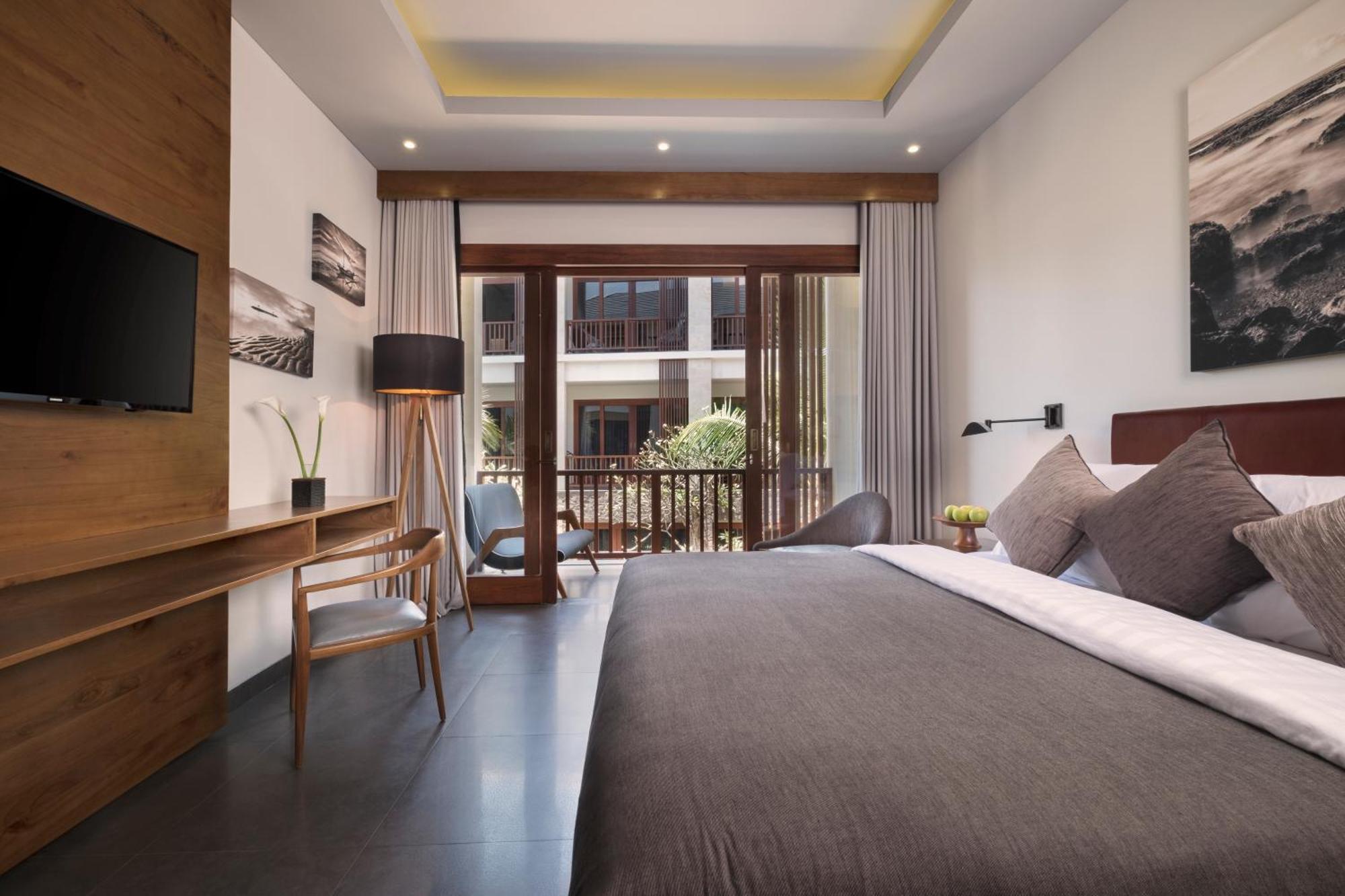 Deluxe Double or Twin Room Pool View