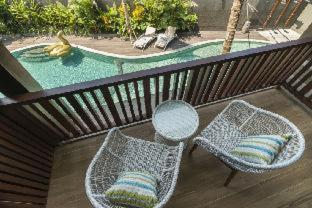 Kamar Suite Double dengan Pemandangan Kolam Renang