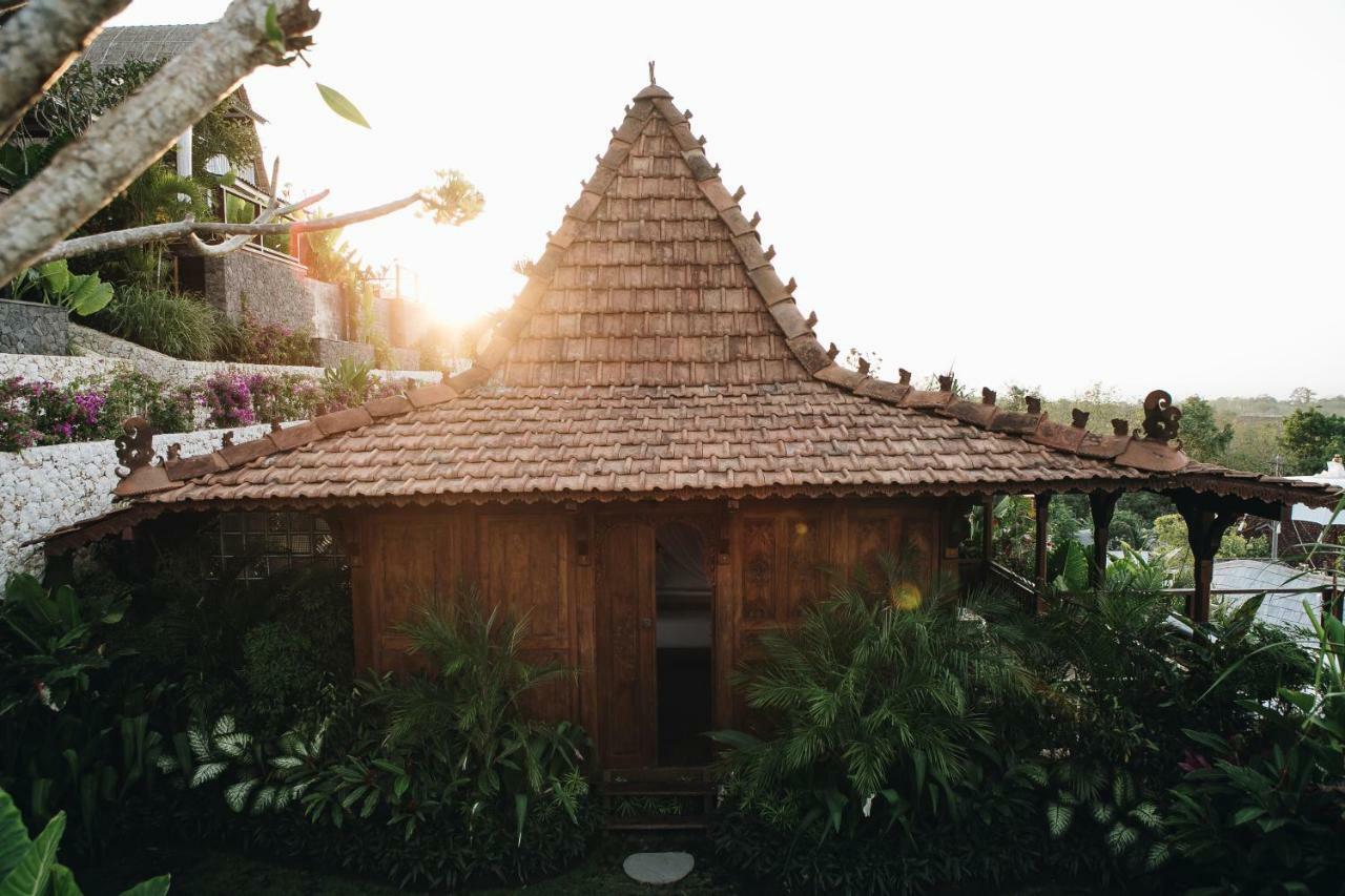Romantic House