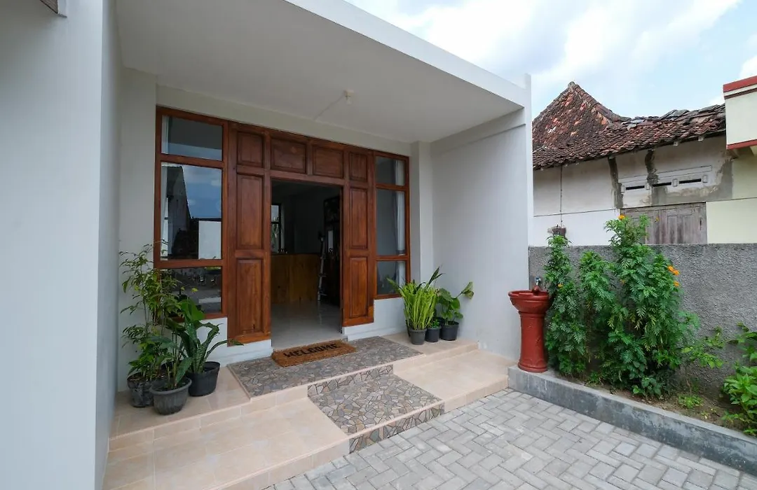 OYO 3906 Dalem Putu Sanjaya Syariah-1