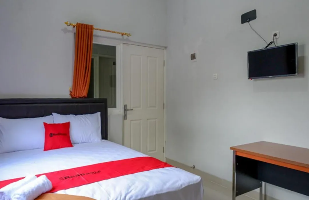 RedDoorz @ City Park Medoho Semarang-1
