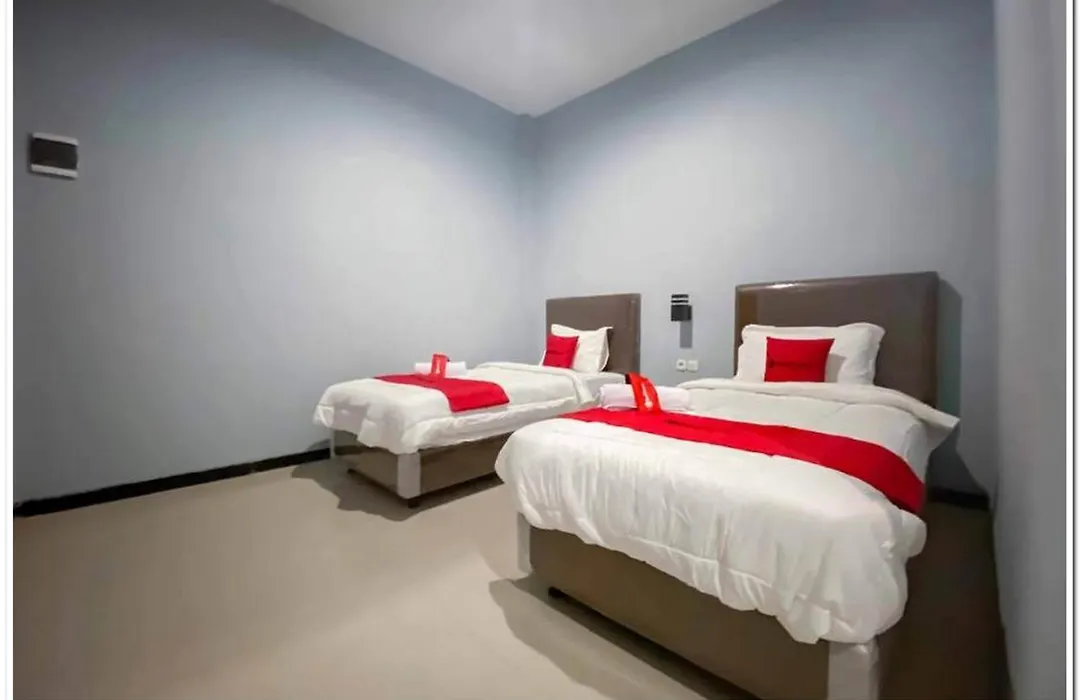 RedDoorz Syariah near T2 Juanda Airport 2-1