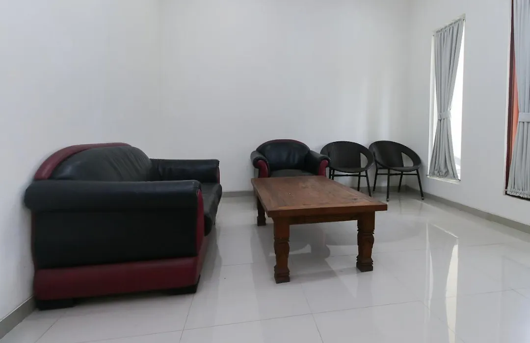 Reddoorz Plus At Panorama Villas Batu-1