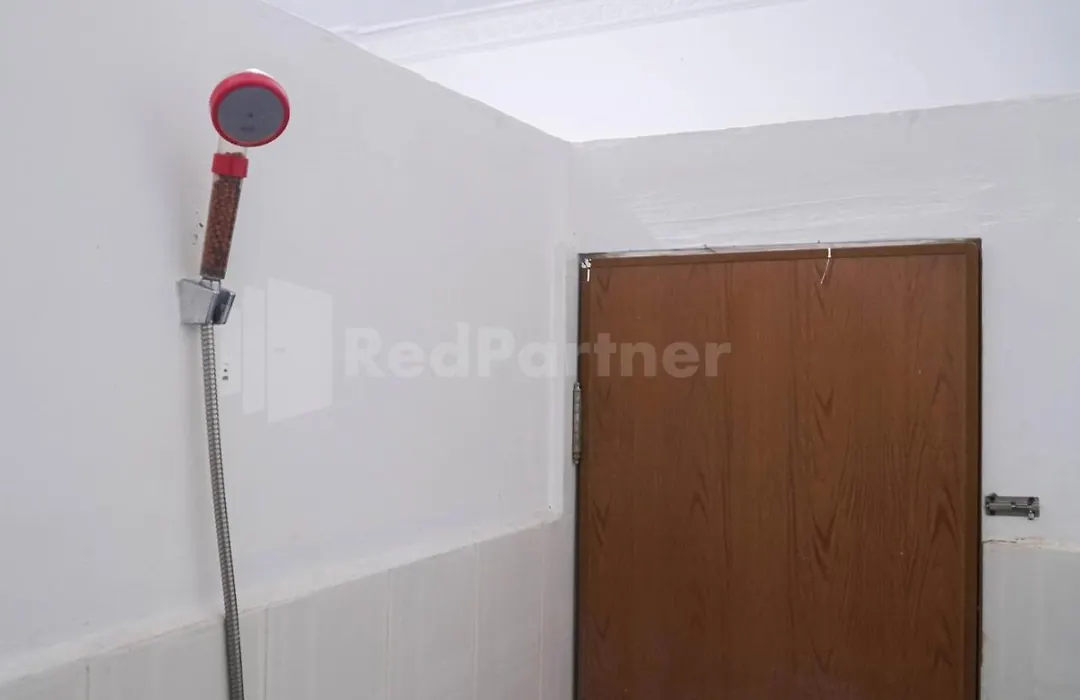 Edbert Guesthouse Near Lotte Grosir Medan Redpartner-1