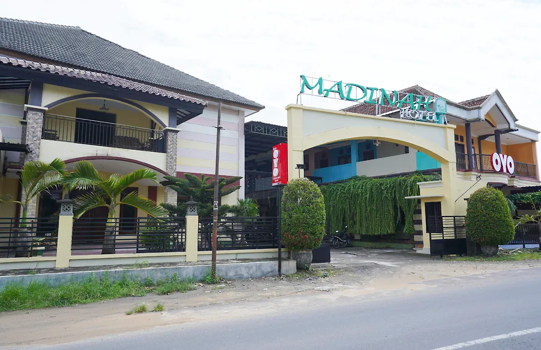 OYO 2715 Hotel Madinah Syariah-1